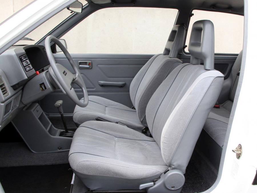  Suzuki Swift 3-Door 1984 года  (фото 12 из 15)